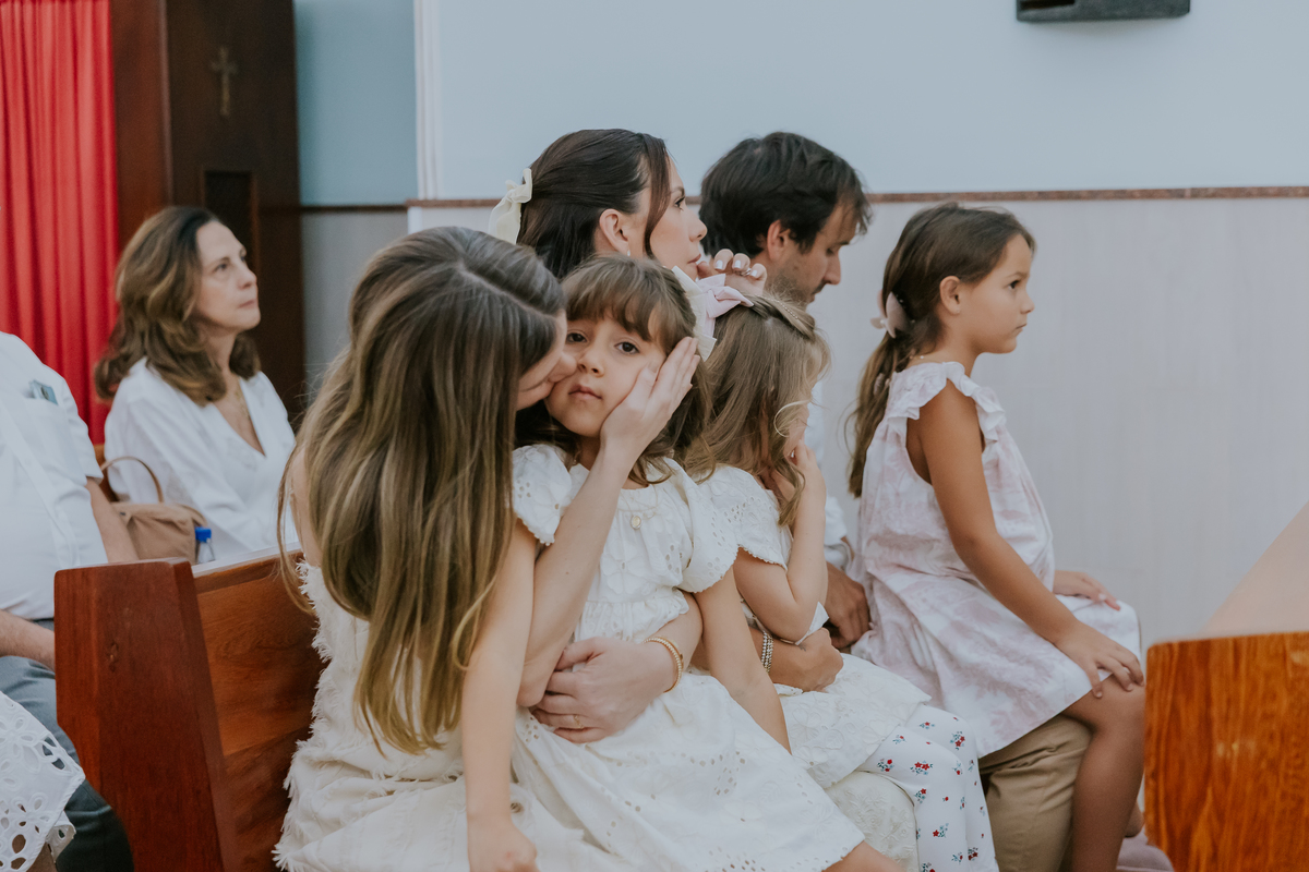 fotografia batizado batismo Rio de Janeiro rj gávea maria aurora maria Noelia igreja servas de maria fotografa família 