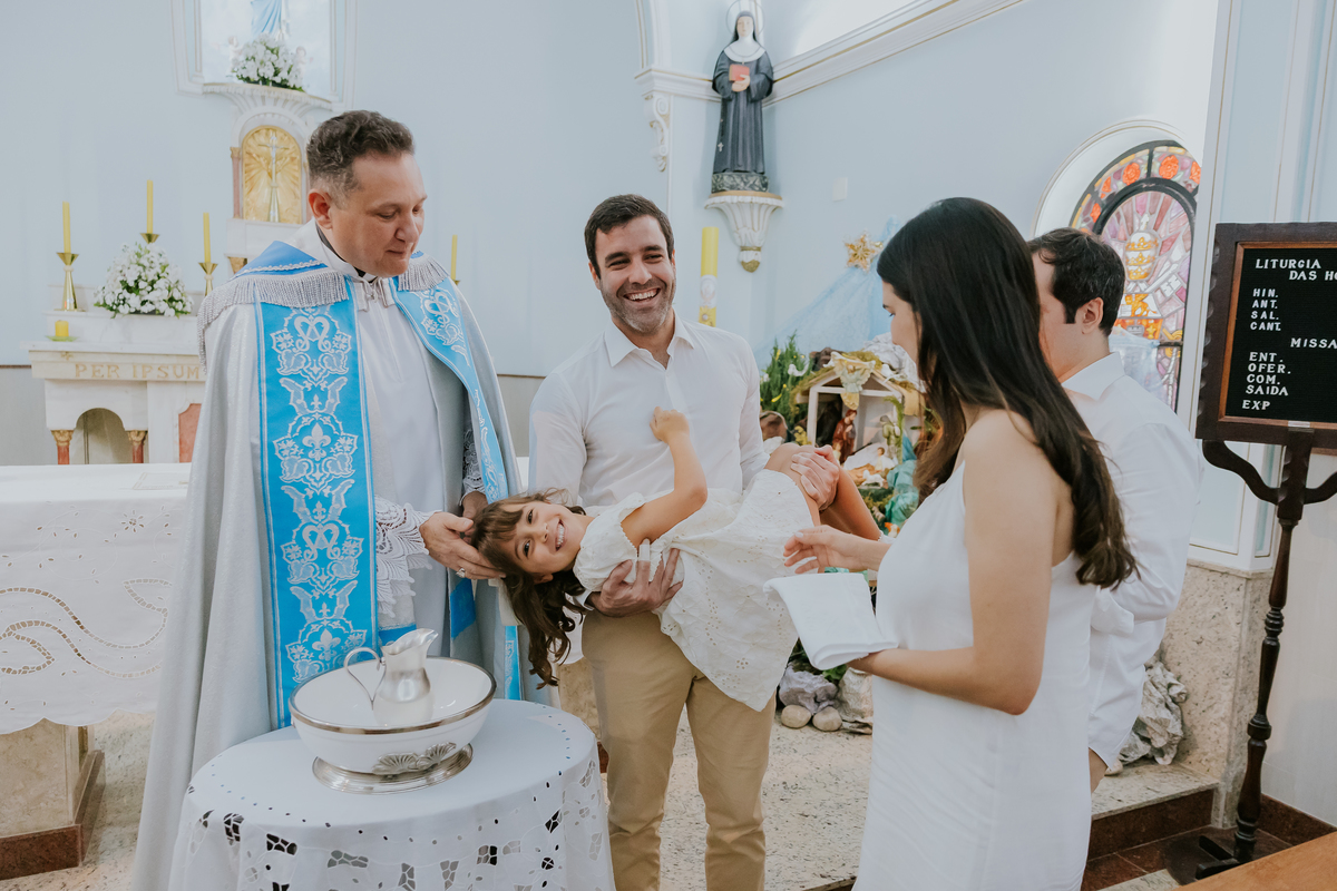fotografia batizado batismo Rio de Janeiro rj gávea maria aurora maria Noelia igreja servas de maria fotografa família 