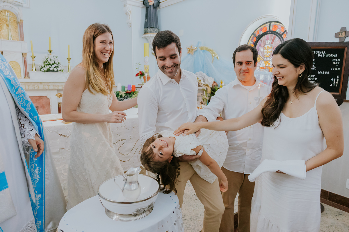fotografia batizado batismo Rio de Janeiro rj gávea maria aurora maria Noelia igreja servas de maria fotografa família 