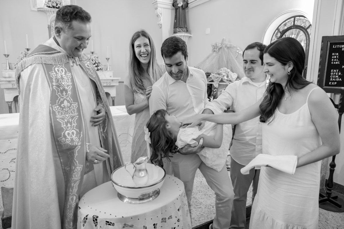 fotografia batizado batismo Rio de Janeiro rj gávea maria aurora maria Noelia igreja servas de maria fotografa família 