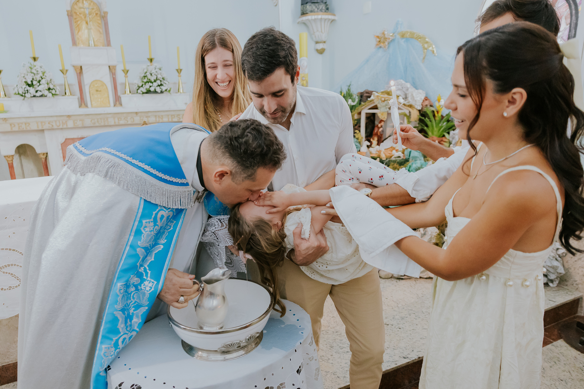 fotografia batizado batismo Rio de Janeiro rj gávea maria aurora maria Noelia igreja servas de maria fotografa família 