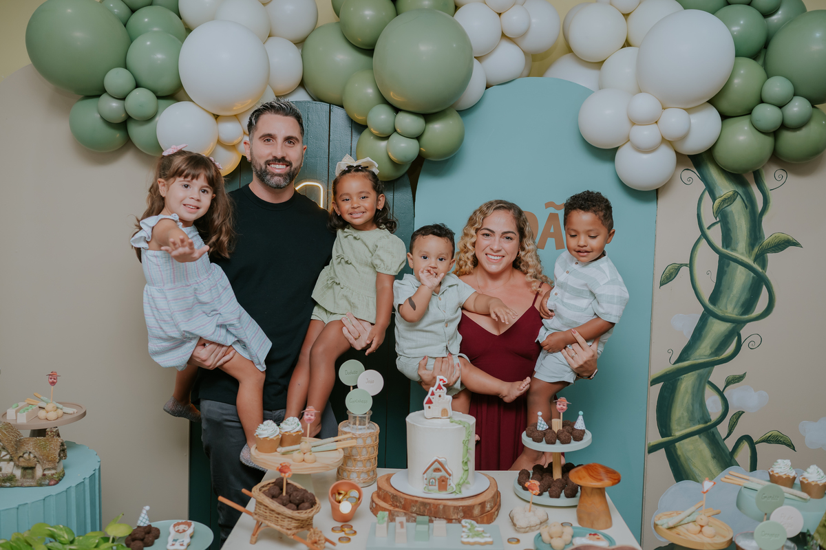 fotografa fotografia 1 ano Joao casa de festas na arvore recreio dos bandeirantes rio de janeiro rj tema Joao e o pé de feijão familia 