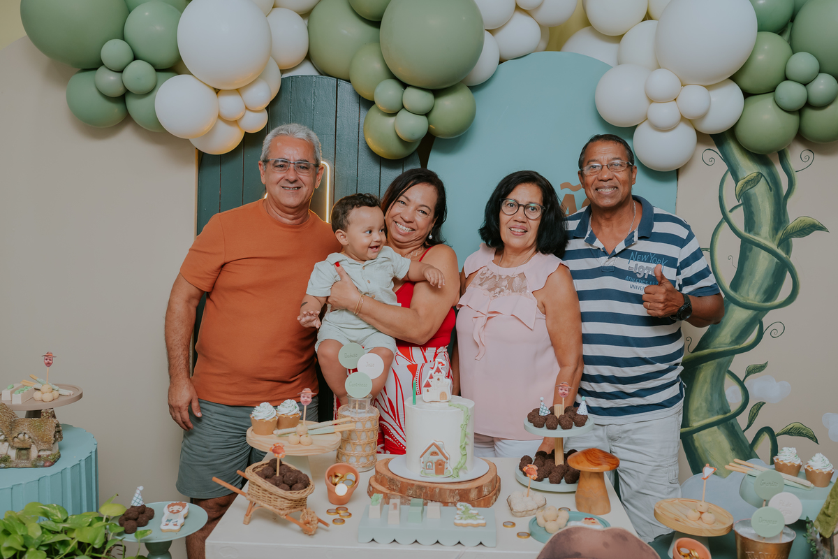 fotografa fotografia 1 ano Joao casa de festas na arvore recreio dos bandeirantes rio de janeiro rj tema Joao e o pé de feijão familia 
