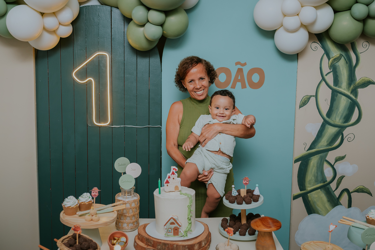 fotografa fotografia 1 ano Joao casa de festas na arvore recreio dos bandeirantes rio de janeiro rj tema Joao e o pé de feijão familia 