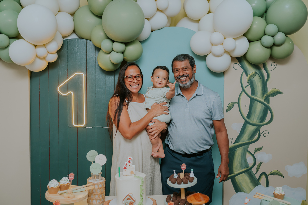 fotografa fotografia 1 ano Joao casa de festas na arvore recreio dos bandeirantes rio de janeiro rj tema Joao e o pé de feijão familia 