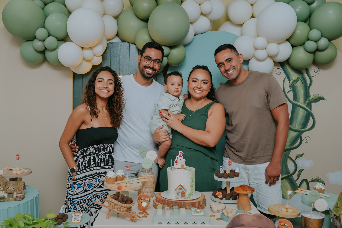 fotografa fotografia 1 ano Joao casa de festas na arvore recreio dos bandeirantes rio de janeiro rj tema Joao e o pé de feijão familia 