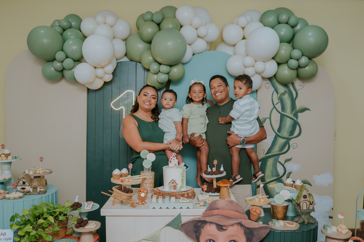 fotografa fotografia 1 ano Joao casa de festas na arvore recreio dos bandeirantes rio de janeiro rj tema Joao e o pé de feijão familia 