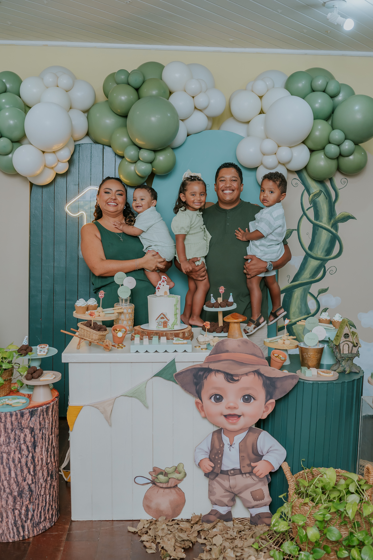fotografa fotografia 1 ano Joao casa de festas na arvore recreio dos bandeirantes rio de janeiro rj tema Joao e o pé de feijão familia 