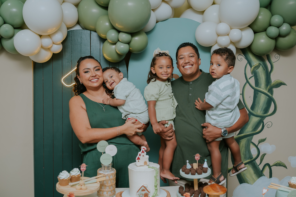 fotografa fotografia 1 ano Joao casa de festas na arvore recreio dos bandeirantes rio de janeiro rj tema Joao e o pé de feijão familia 
