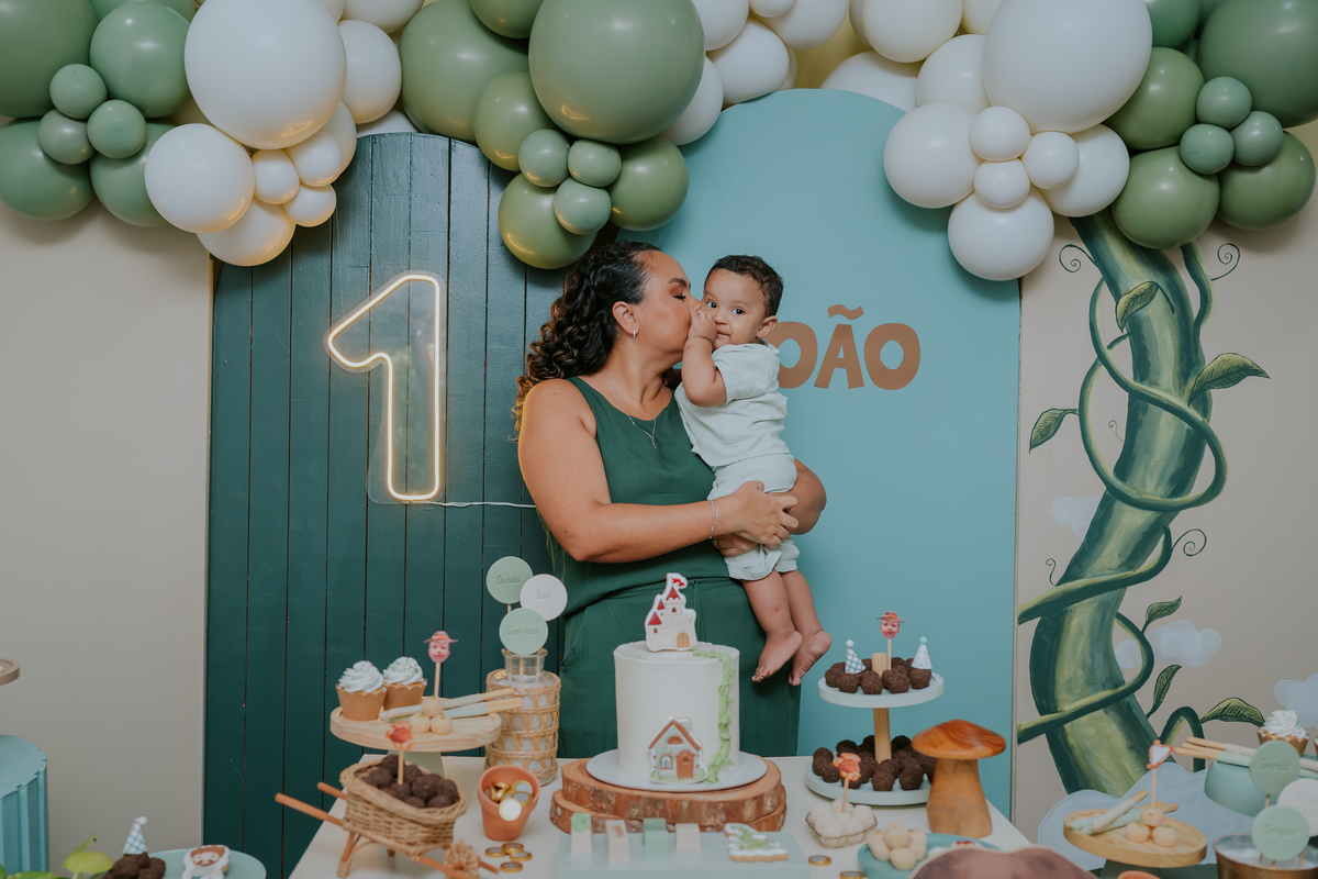fotografa fotografia 1 ano Joao casa de festas na arvore recreio dos bandeirantes rio de janeiro rj tema Joao e o pé de feijão familia 