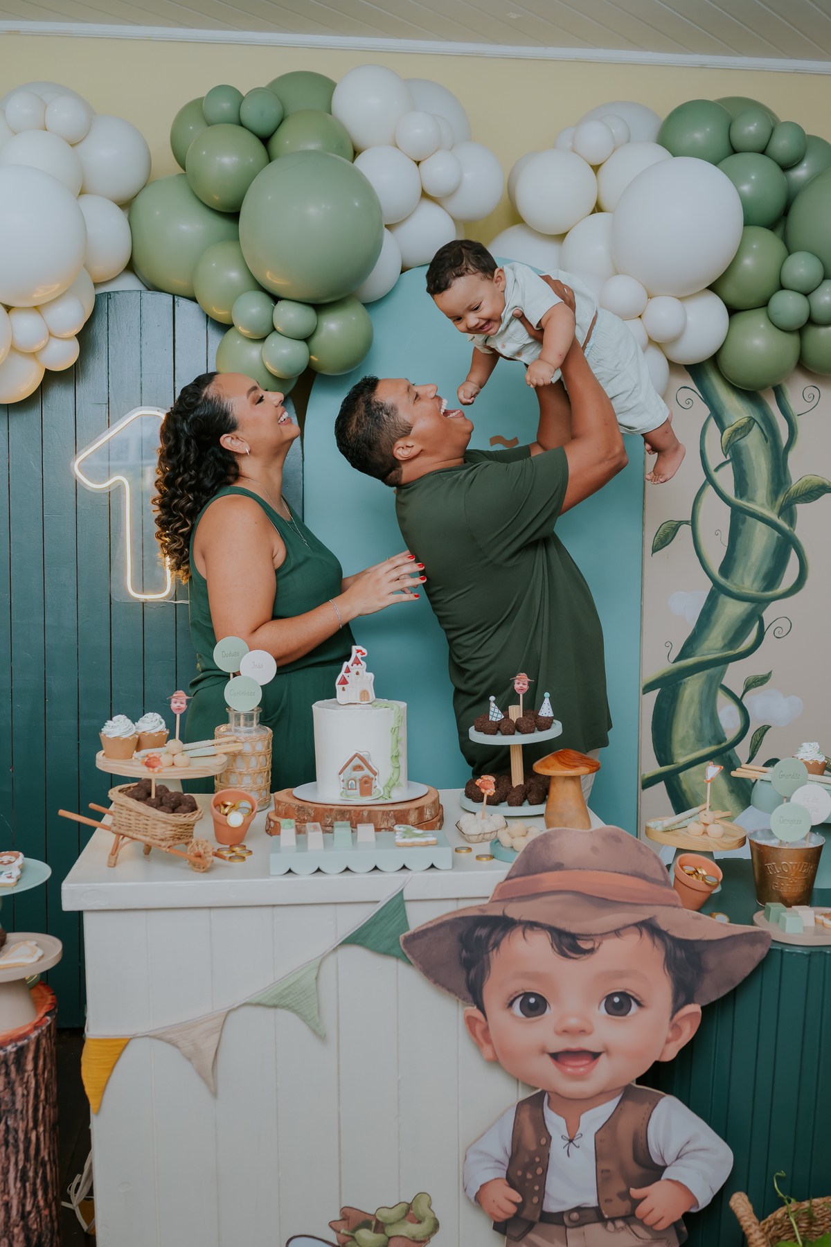 fotografa fotografia 1 ano Joao casa de festas na arvore recreio dos bandeirantes rio de janeiro rj tema Joao e o pé de feijão familia 