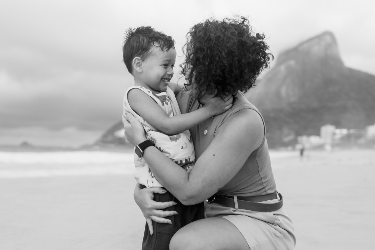 fotografia fotografa ensaio familia externo ao ar livre praia do Leblon Ipanema rio de janeiro rj espontâneo natural 