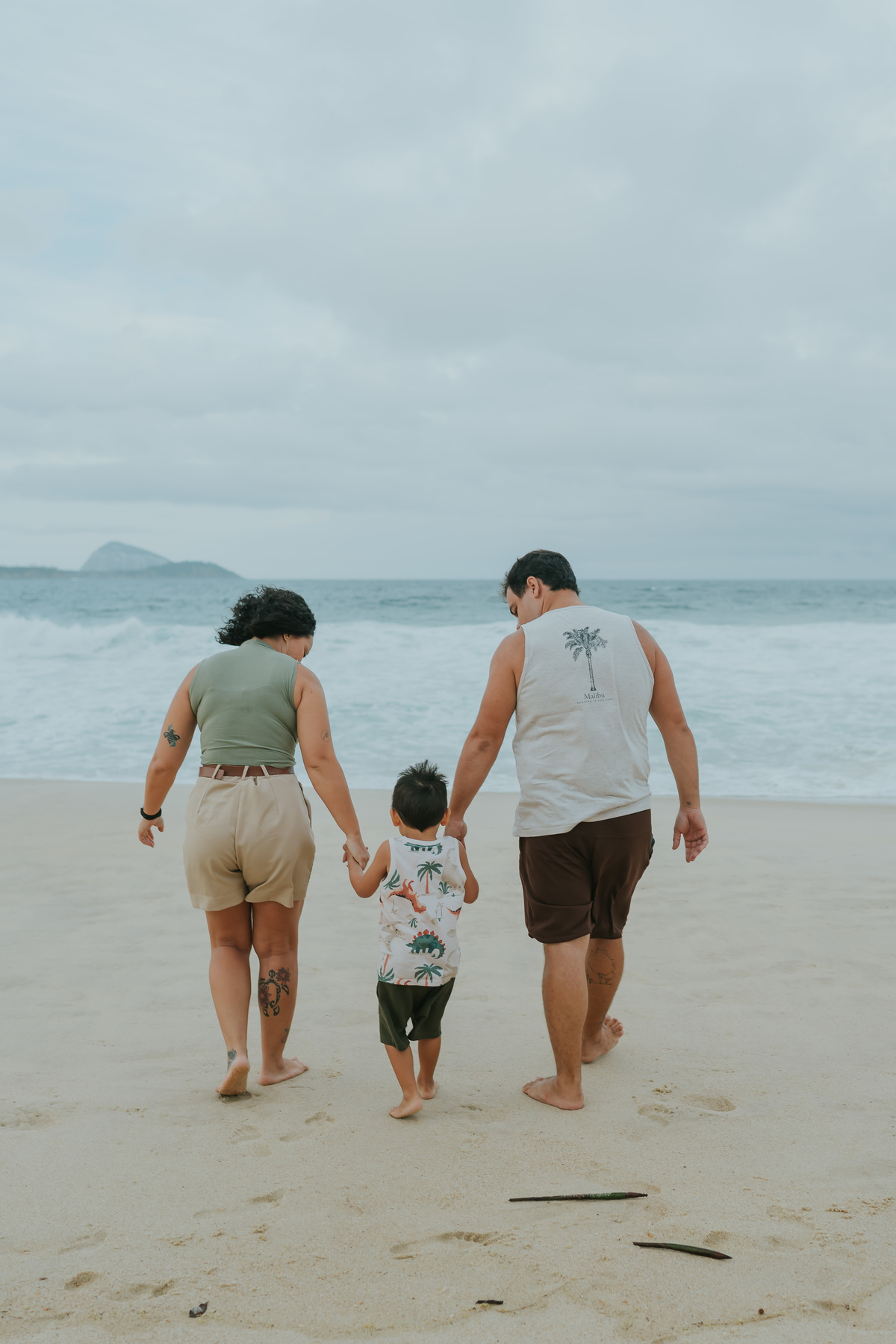 fotografia fotografa ensaio familia externo ao ar livre praia do Leblon Ipanema rio de janeiro rj espontâneo natural 