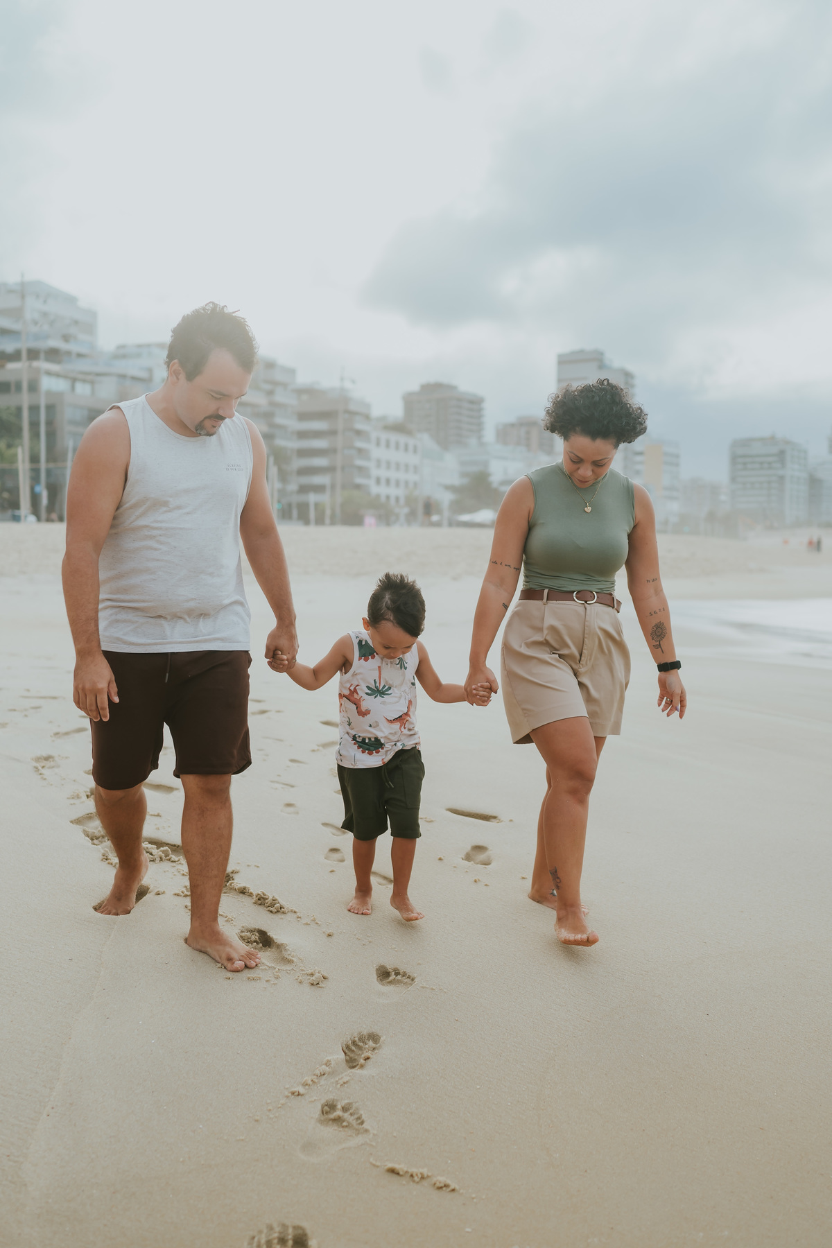 fotografia fotografa ensaio familia externo ao ar livre praia do Leblon Ipanema rio de janeiro rj espontâneo natural 