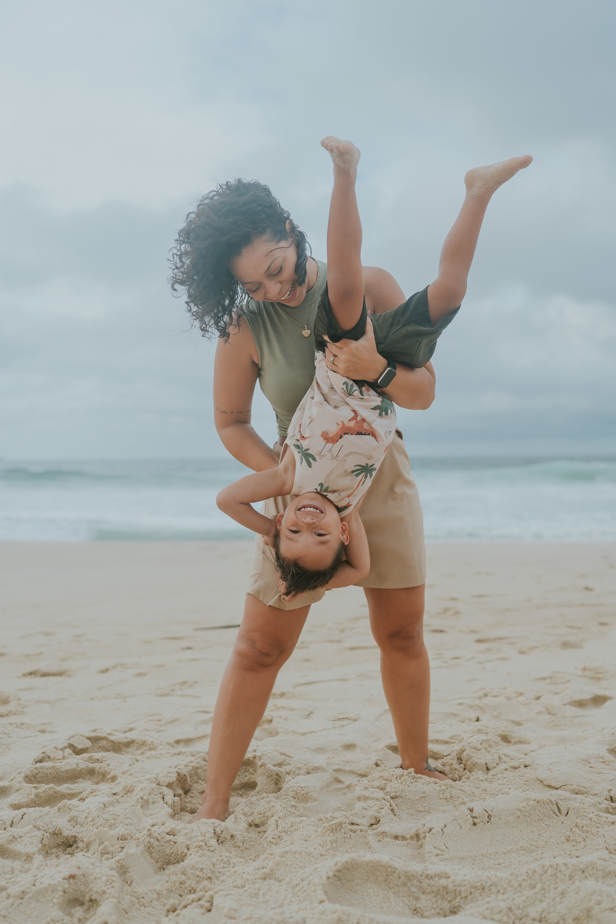 fotografia fotografa ensaio familia externo ao ar livre praia do Leblon Ipanema rio de janeiro rj espontâneo natural 