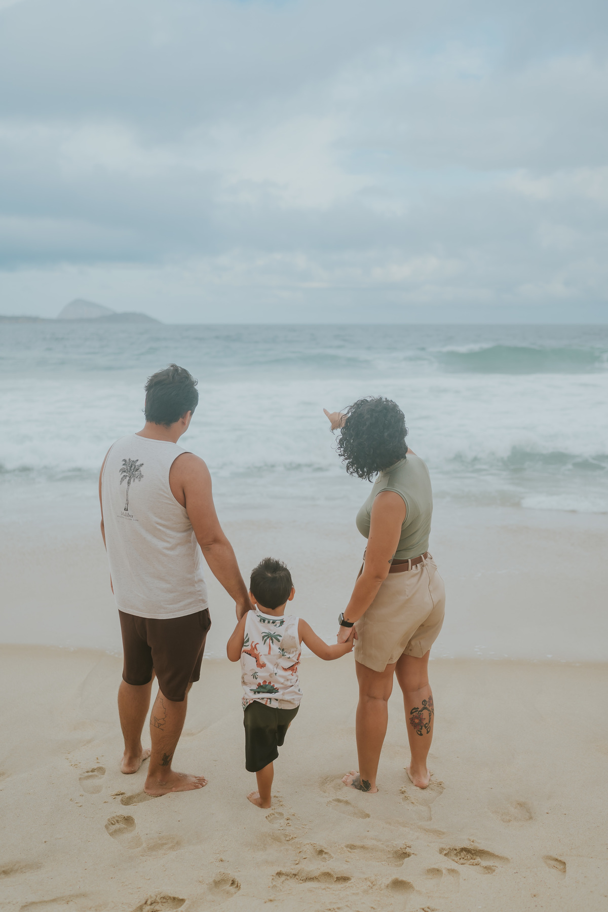 fotografia fotografa ensaio familia externo ao ar livre praia do Leblon Ipanema rio de janeiro rj espontâneo natural 