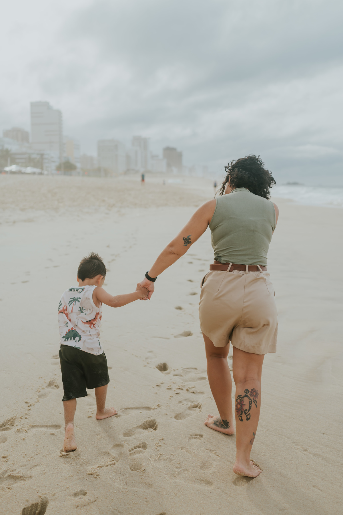 fotografia fotografa ensaio familia externo ao ar livre praia do Leblon Ipanema rio de janeiro rj espontâneo natural 