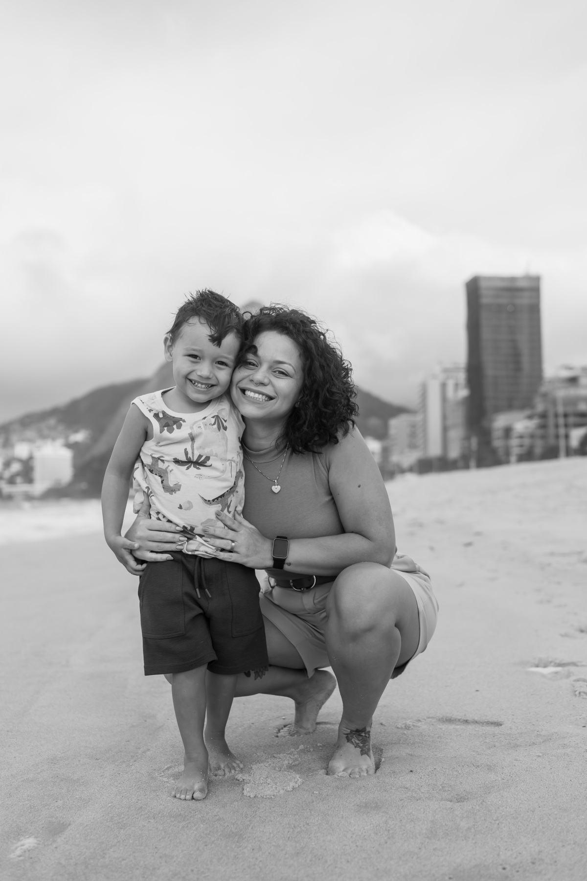 fotografia fotografa ensaio familia externo ao ar livre praia do Leblon Ipanema rio de janeiro rj espontâneo natural 