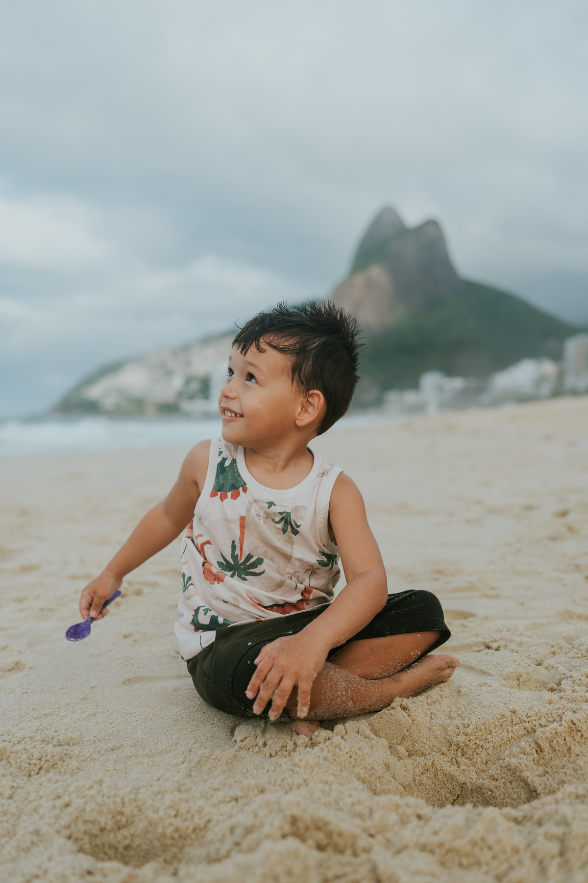 fotografia fotografa ensaio familia externo ao ar livre praia do Leblon Ipanema rio de janeiro rj espontâneo natural 