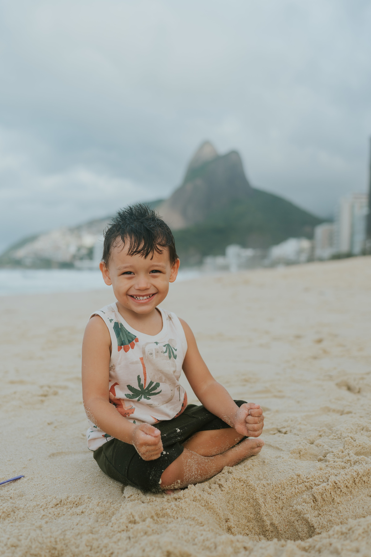 fotografia fotografa ensaio familia externo ao ar livre praia do Leblon Ipanema rio de janeiro rj espontâneo natural 