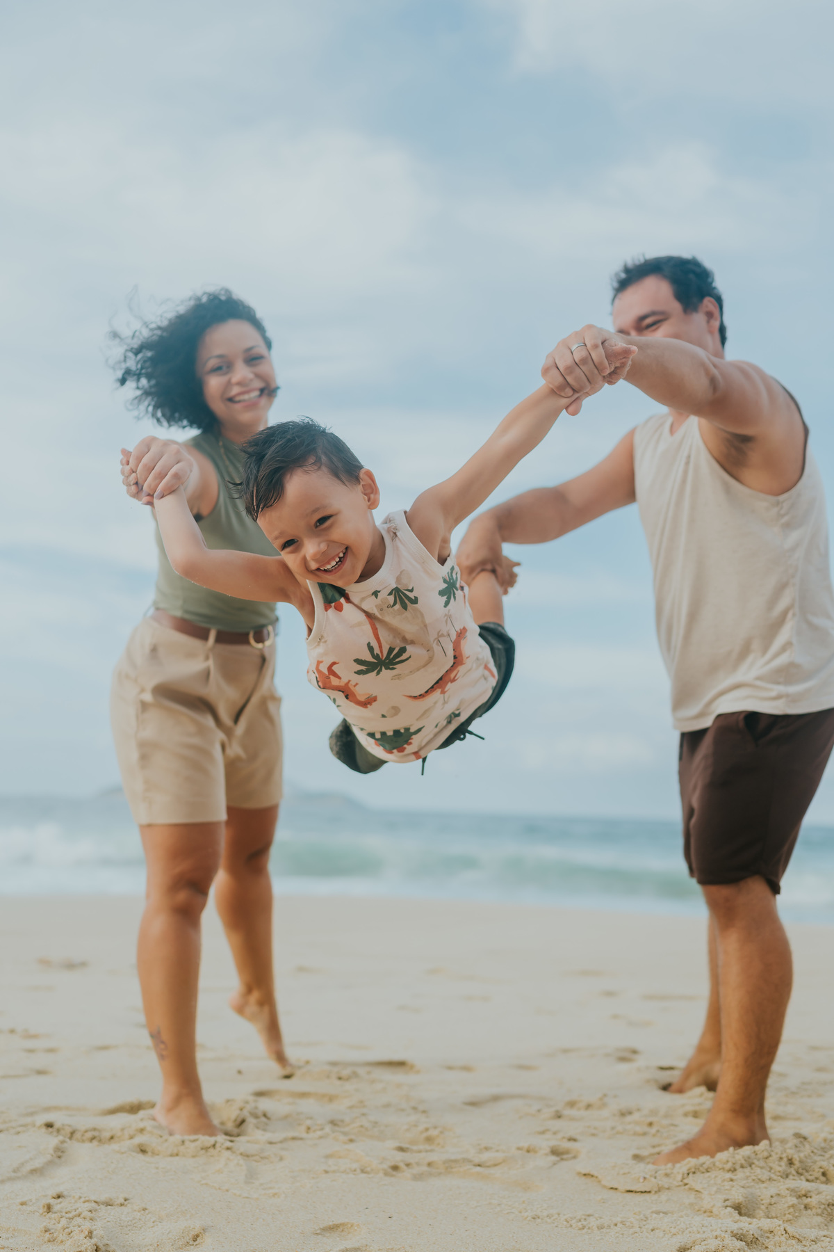 fotografia fotografa ensaio familia externo ao ar livre praia do Leblon Ipanema rio de janeiro rj espontâneo natural 