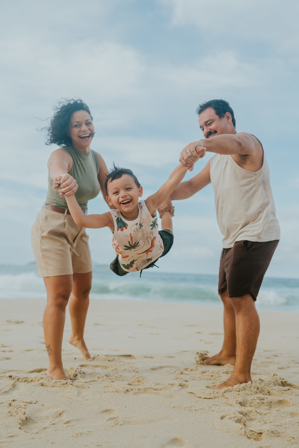 fotografia fotografa ensaio familia externo ao ar livre praia do Leblon Ipanema rio de janeiro rj espontâneo natural 