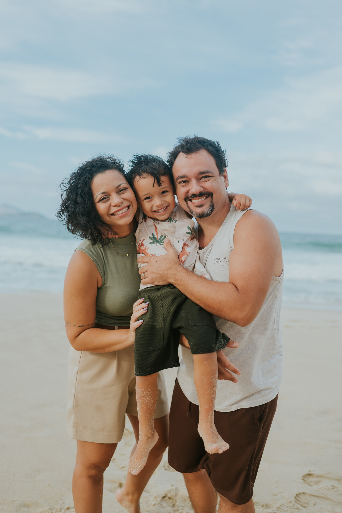 fotografia fotografa ensaio familia externo ao ar livre praia do Leblon Ipanema rio de janeiro rj espontâneo natural 