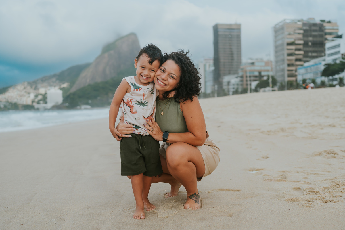 fotografia fotografa ensaio familia externo ao ar livre praia do Leblon Ipanema rio de janeiro rj espontâneo natural 