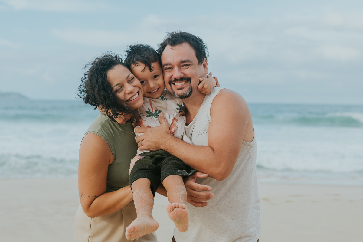 fotografia fotografa ensaio familia externo ao ar livre praia do Leblon Ipanema rio de janeiro rj espontâneo natural 