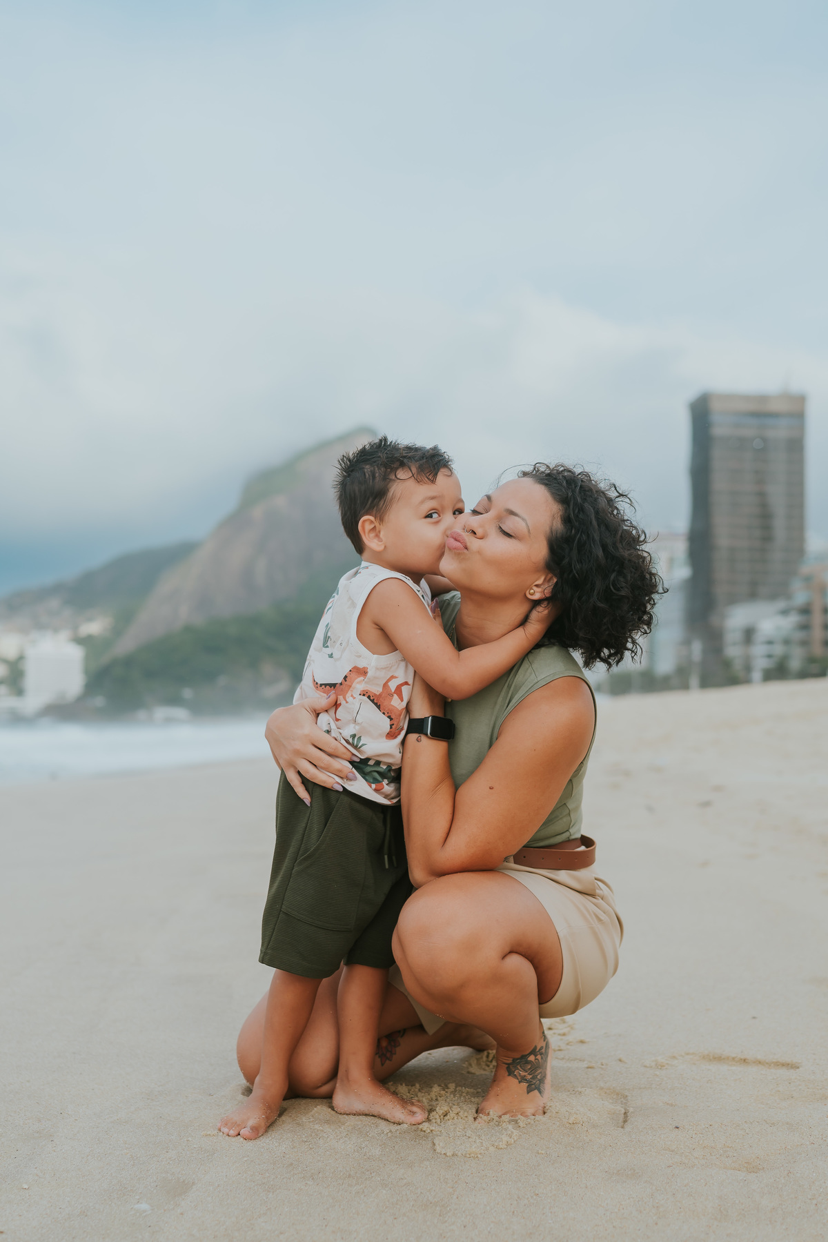 fotografia fotografa ensaio familia externo ao ar livre praia do Leblon Ipanema rio de janeiro rj espontâneo natural 