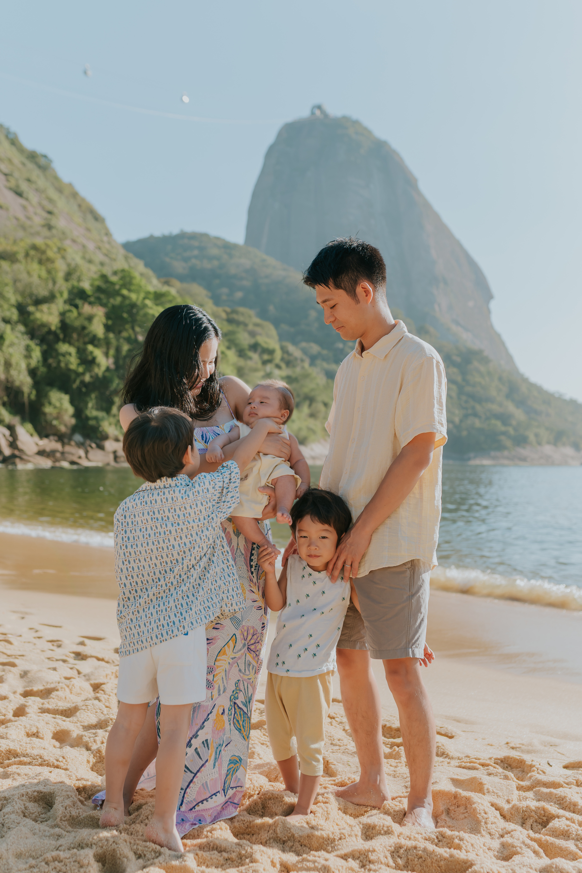 fotografia fotografa familia externo praia vermelha urca Rio de Janeiro rj crianças japonesas 