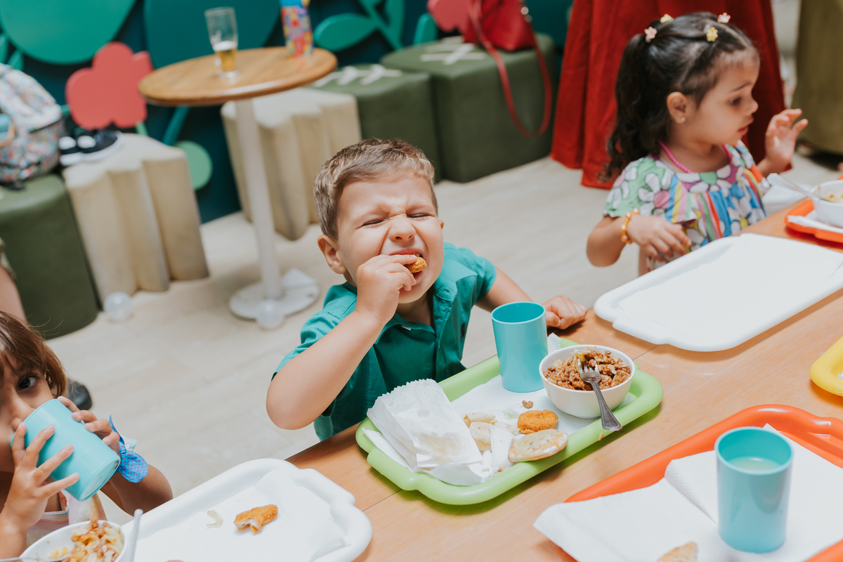 fotografia fotografa festa infantil rj Rio de Janeiro Botafogo espoleta buffet casa de festas 3 anos Pedro tema dinossauro 