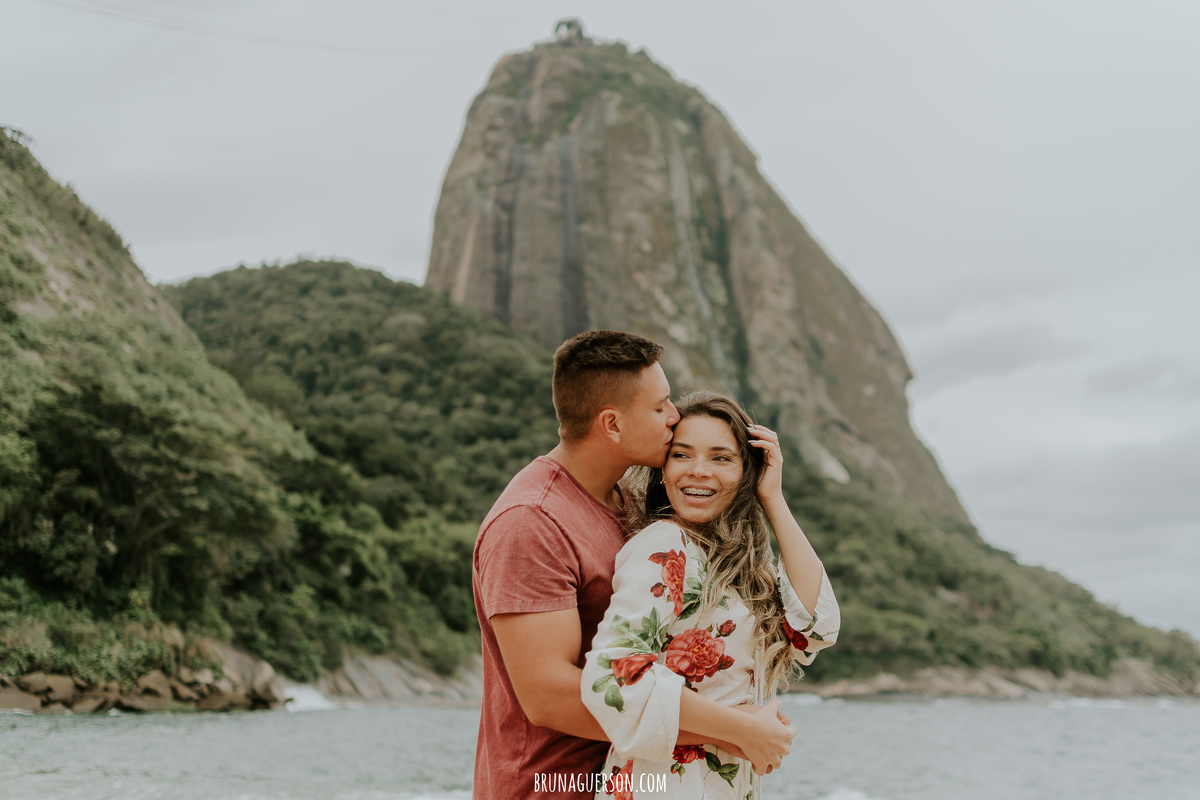 ensaio de casal praia vermelha urca rio de janeiro rj nublado praia bondinho