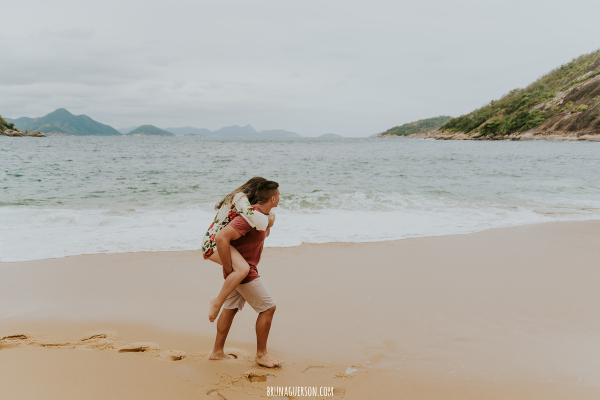 ensaio de casal praia vermelha urca rio de janeiro rj nublado praia 