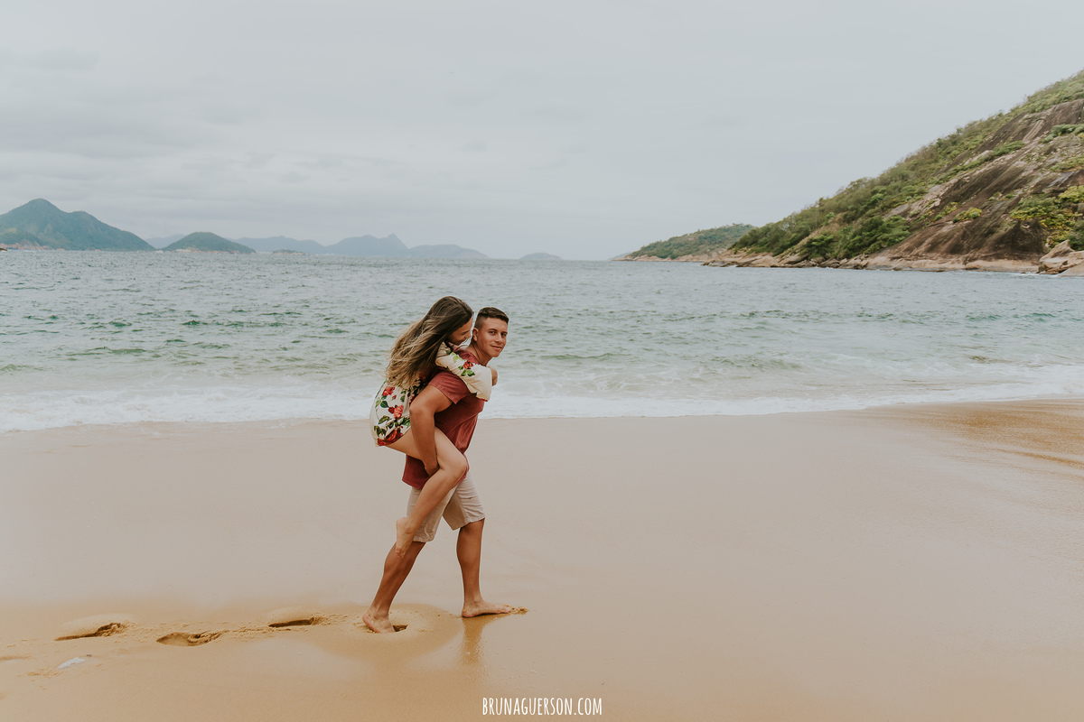 ensaio de casal praia vermelha urca rio de janeiro rj nublado praia 