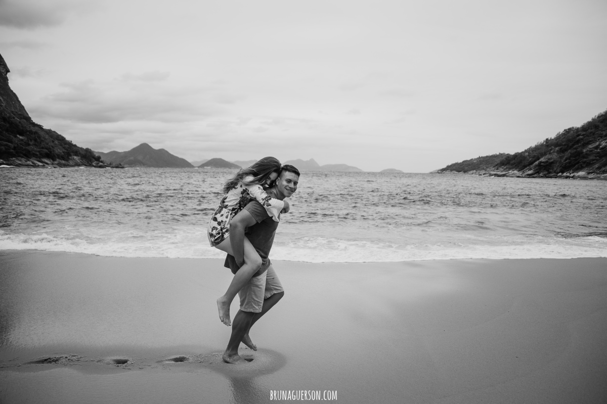 ensaio de casal praia vermelha urca rio de janeiro rj nublado praia 