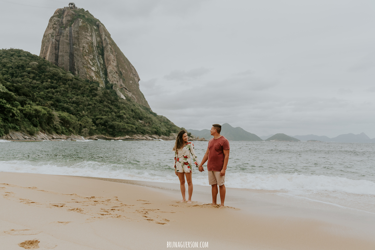 ensaio de casal praia vermelha urca rio de janeiro rj nublado praia 