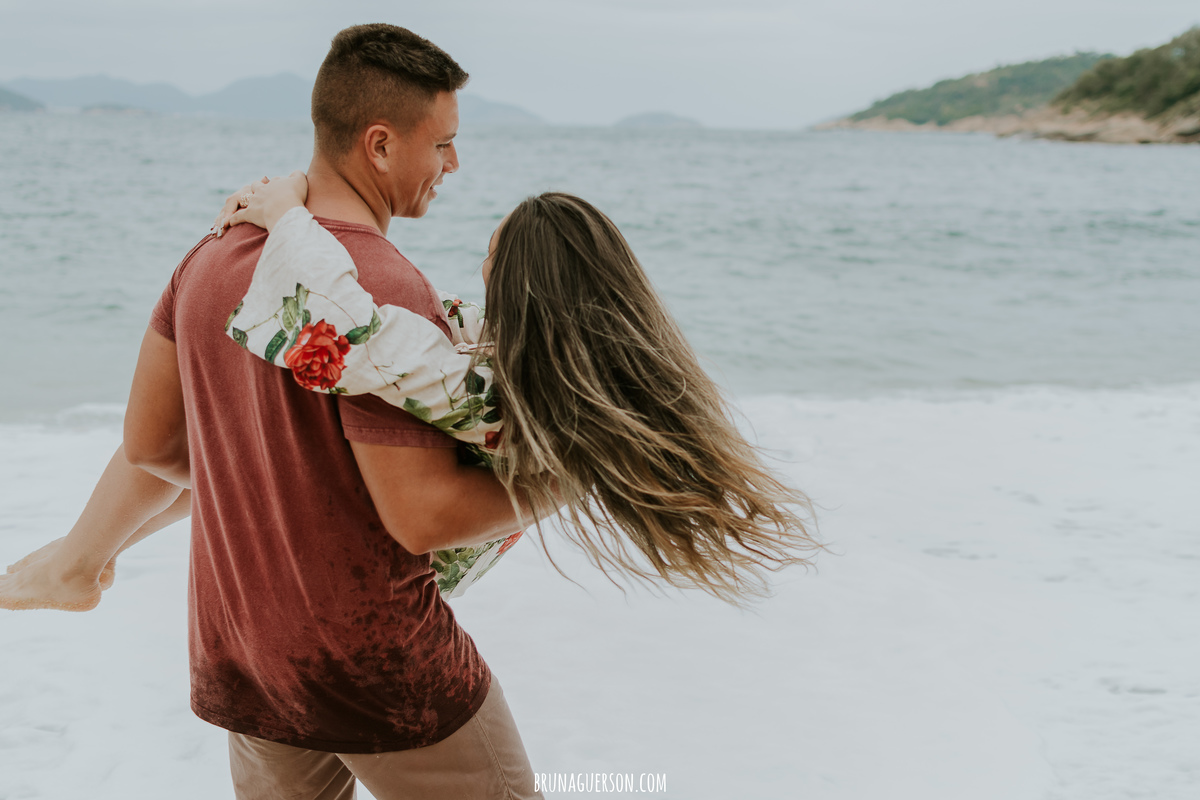 ensaio de casal praia vermelha urca rio de janeiro rj nublado praia 
