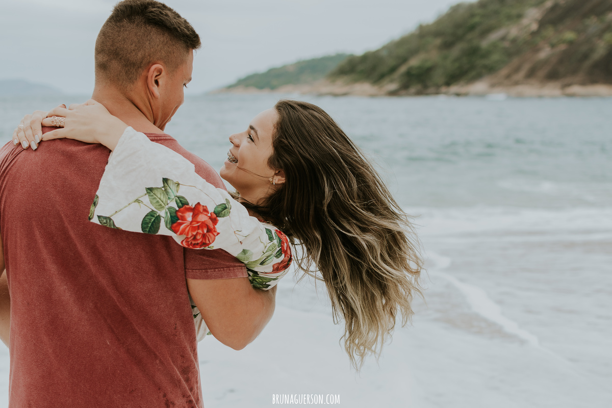 ensaio de casal praia vermelha urca rio de janeiro rj nublado praia 