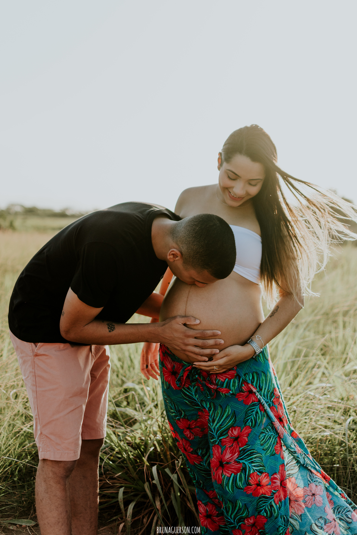  fotografia ensaio externo de casal gestante Rio de Janeiro ilha do governador fotógrafa rj 