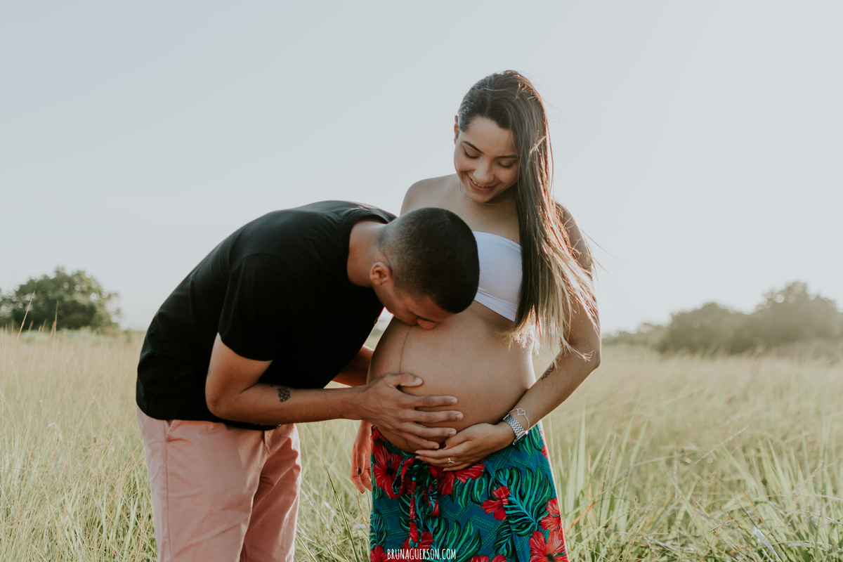  fotografia ensaio externo de casal gestante Rio de Janeiro ilha do governador fotógrafa rj 