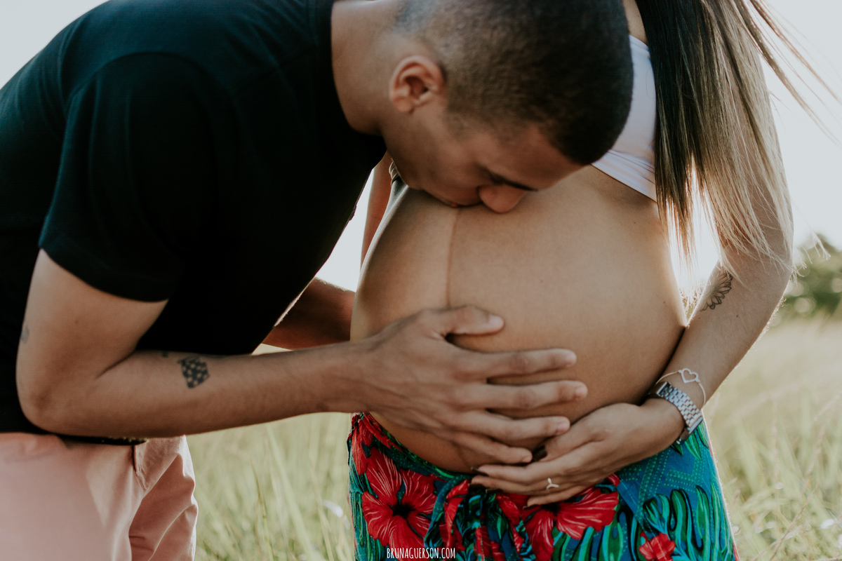  fotografia ensaio externo de casal gestante Rio de Janeiro ilha do governador fotógrafa rj 