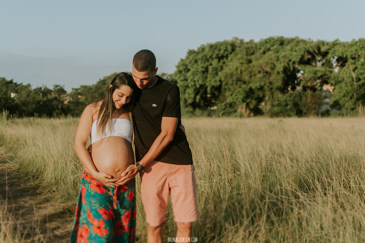  fotografia ensaio externo de casal gestante Rio de Janeiro ilha do governador fotógrafa rj 