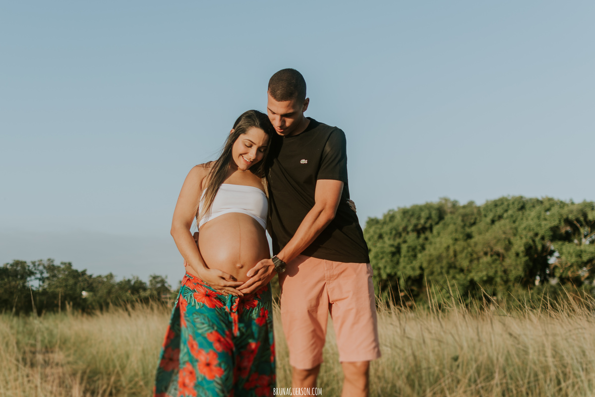 fotografia ensaio externo de casal gestante Rio de Janeiro ilha do governador fotógrafa rj 