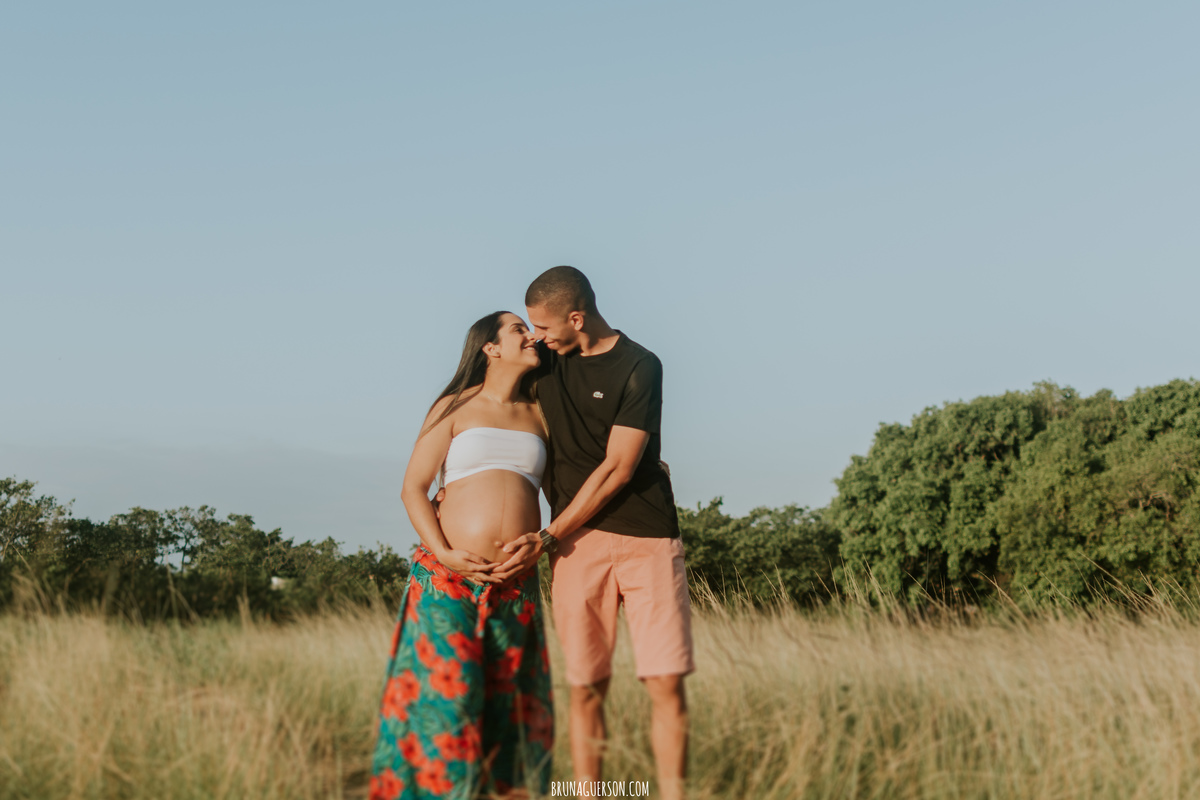  fotografia ensaio externo de casal gestante Rio de Janeiro ilha do governador fotógrafa rj 