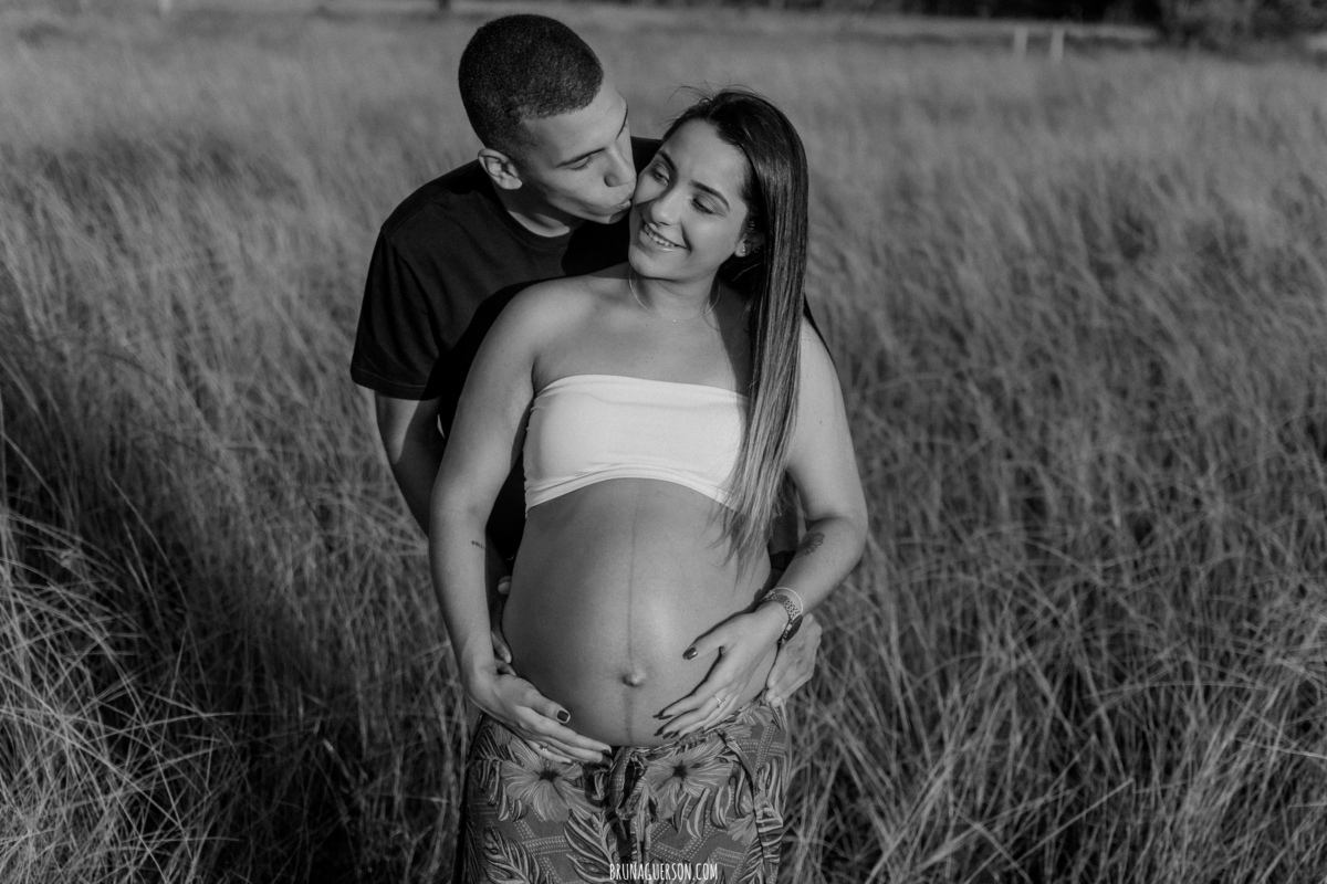  fotografia ensaio externo de casal gestante Rio de Janeiro ilha do governador fotógrafa rj 
