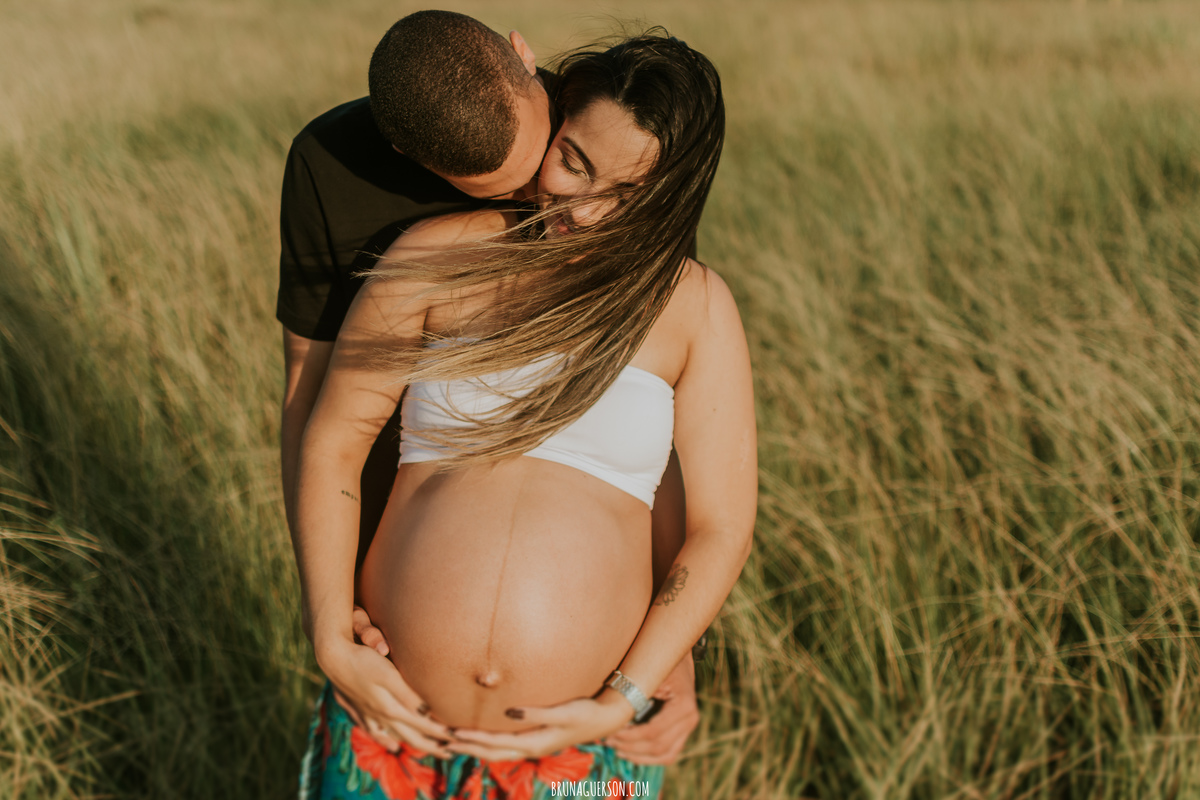  fotografia ensaio externo de casal gestante Rio de Janeiro ilha do governador fotógrafa rj 