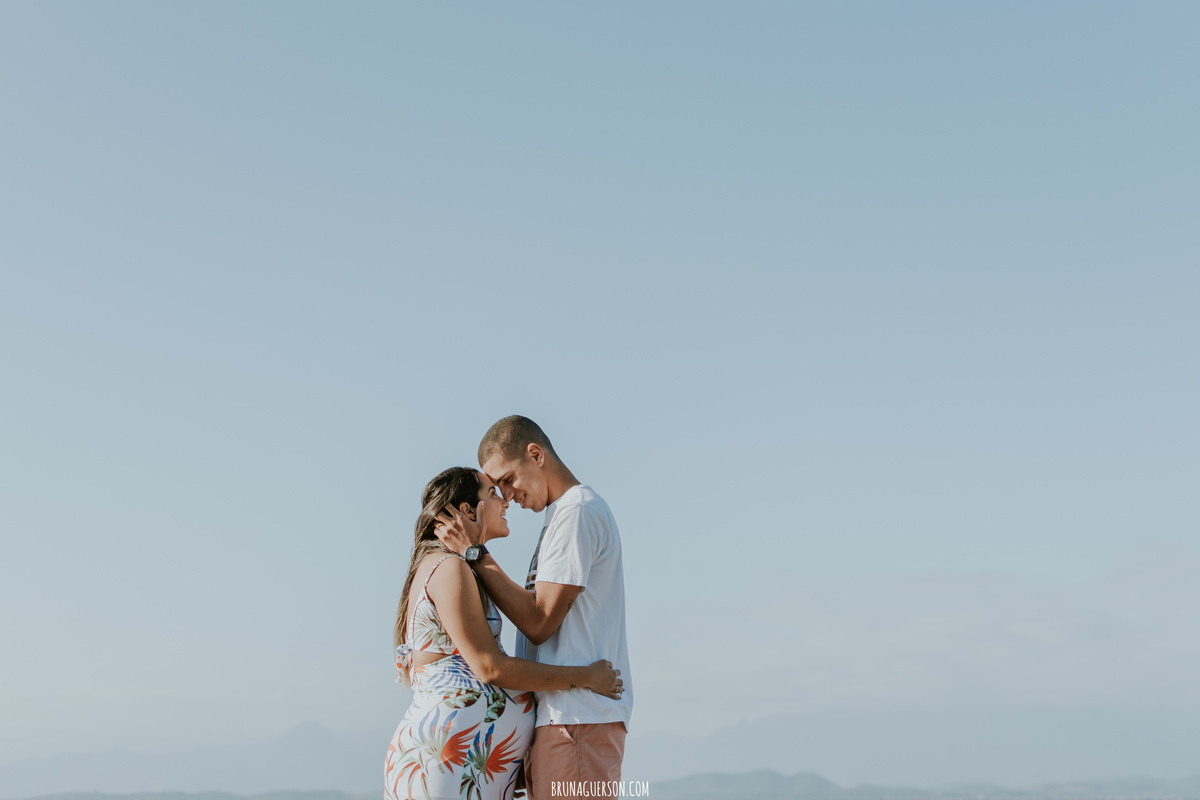  fotografia ensaio externo de casal gestante Rio de Janeiro ilha do governador fotógrafa rj 