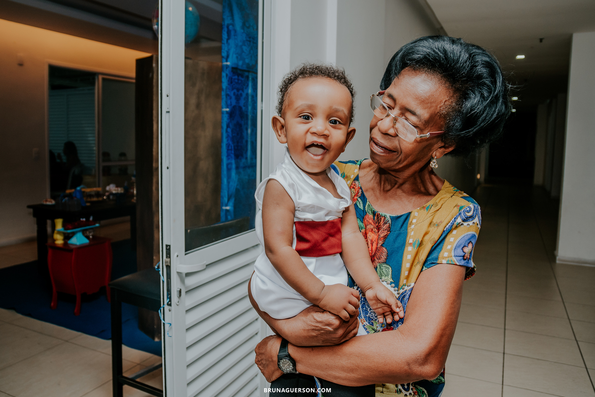festa infantil rio de janeiro pequeno príncipe aniversario 1 ano bruna guerson fotografia brincando com a vó