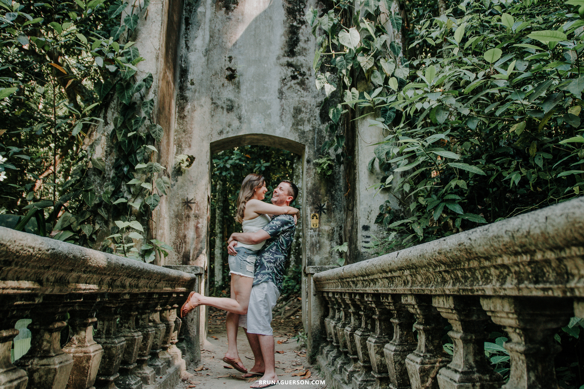 beijo  parque lage ensaio externo de casal rio de janeiro bruna guerson fotografia 
